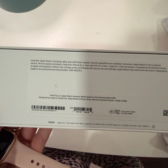 Series 5 Gold Aluminum Case 40mm Apple Watch - Picture 4 of 5